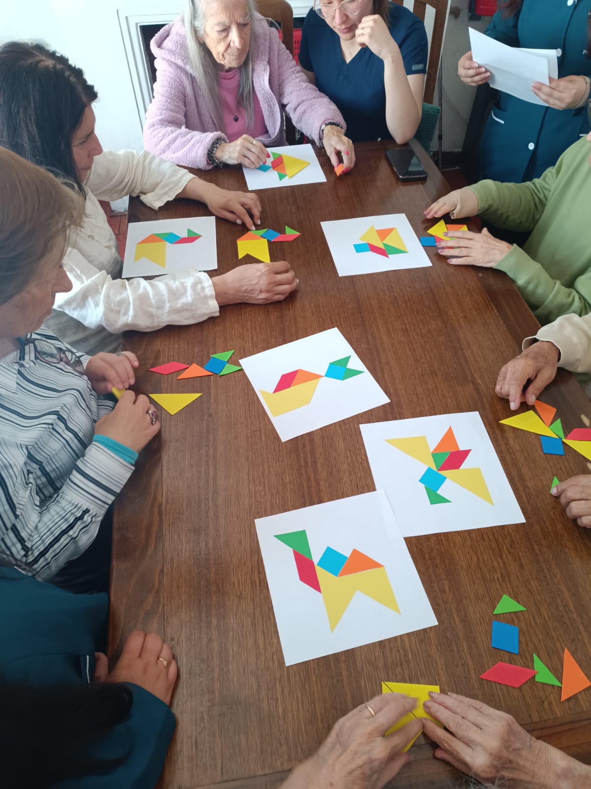 Taller de estimulación cognitiva con tangram